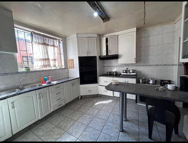 14 BEDROOM HOUSE FOR SALE IN TURFFONTEIN